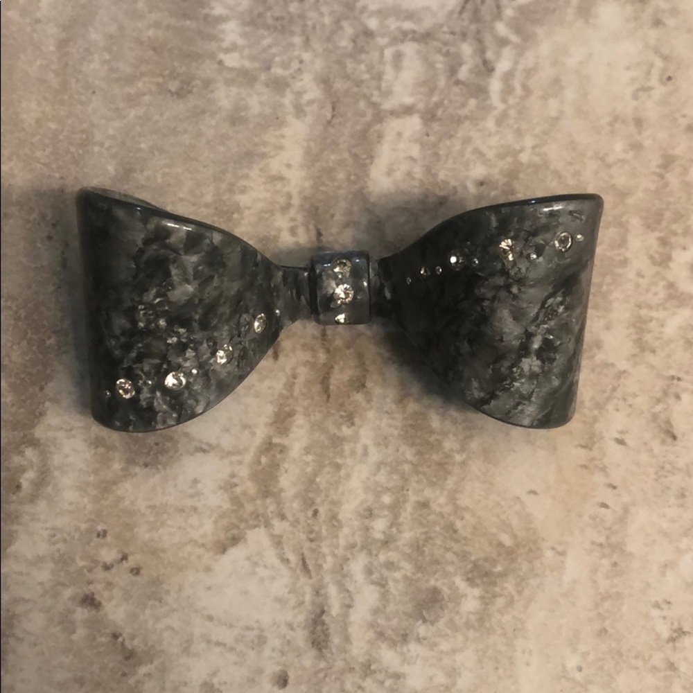 Vintage bow pin